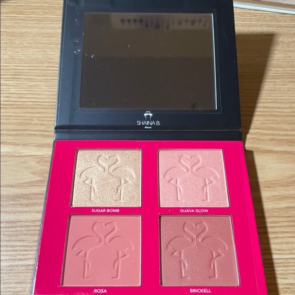 Shaina B Miami blush and highlight palette- NIB - Picture 3 of 4